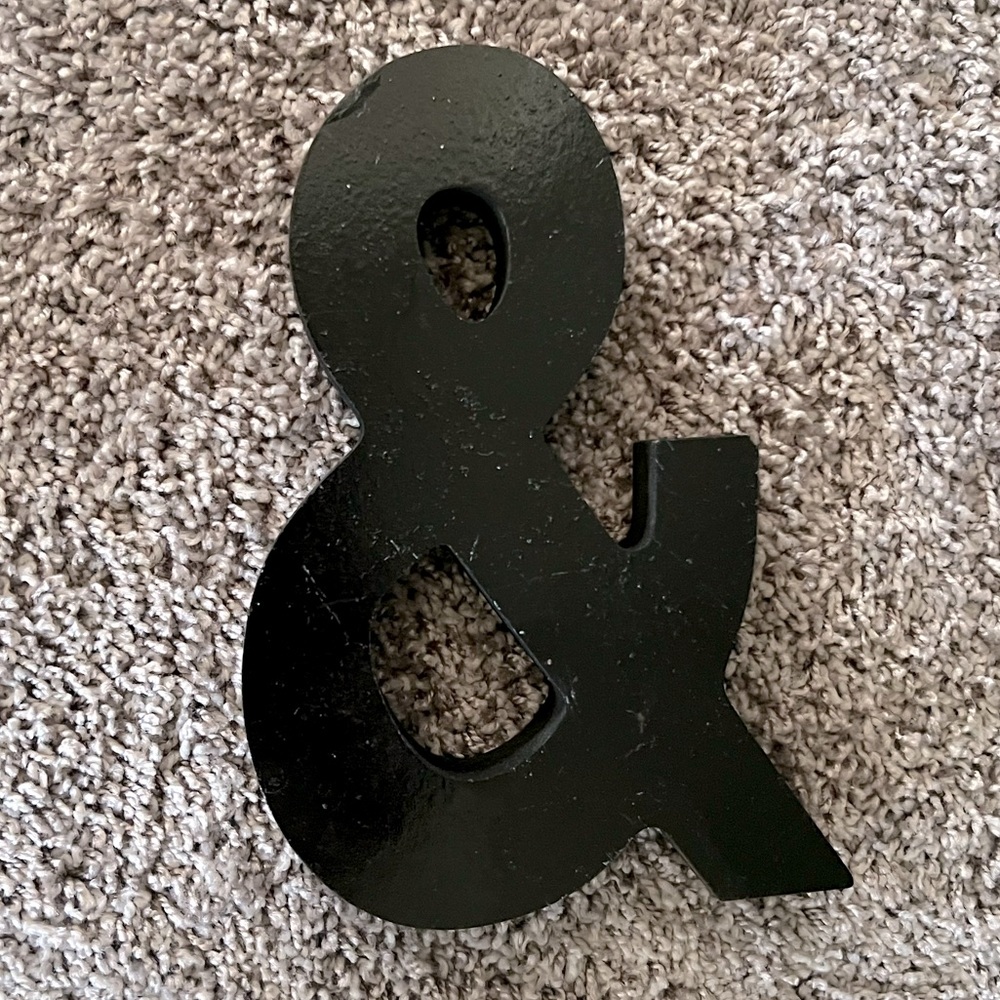 decorative ampersand (and sign)
